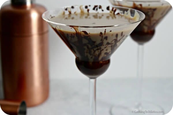 Shake up this sweet Milky Way Martini from CookingInStilettos.com for your next cocktail hour. Chocolate and caramel flavors fuse with Kahlua, Bailey's Irish Cream and Creme de Cacao for a sweet chocolate martini reminiscent of the popular candy bar | Milky Way Martini | Chocolate Martini | Bailey's Irish Cream | Kahlua | Creme de Cacao | Sweet Martini | Candy Bar Cocktail
