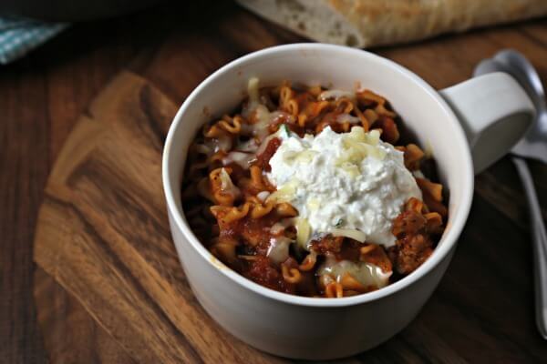 This Easy Three Cheese Lasagna Soup from CookingInStilettos.com is packed with lasagna flavor and ready in about 30 minutes - perfect for a quick weeknight dinner! Lasagna Soup | 30 minute meals | Easy Weeknight Dinner | Pasta Soup | Comfort Food