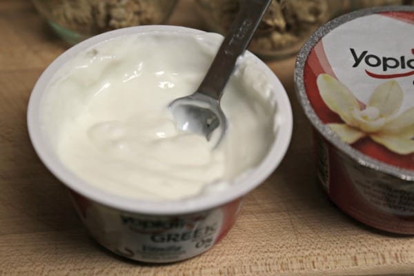 Lemon Berry Yogurt Crunch Parfait - Vanilla Greek Yogurt | CookingInStilettos.com
