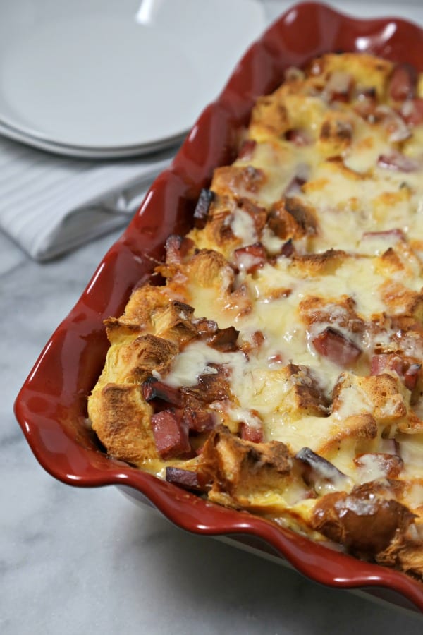 This Croque Madame Bread Pudding from CookingInStilettos.com will be the hit of your next weekend brunch. The flavors of the familiar French classic come to life in an easy make ahead breakfast casserole | @CookInStilettos #BrunchWeek