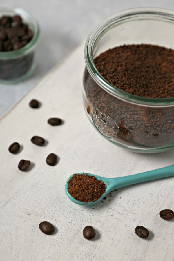 This Kona Coffee Spice Rub from CookingInStilettos.com will be the hit at your next cookout. This flavorful spice rub will add a savory kick to your favorite steaks, burgers & more with rich kona coffee, a touch of sweetness and a hint of smoke and spice. Forget the store-bought spice rubs - this Kona Coffee Spice Rub is so easy to make and perfect for giving and receiving. | @CookInStilettos