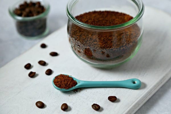 This Kona Coffee Spice Rub from CookingInStilettos.com will be the hit at your next cookout. This flavorful spice rub will add a savory kick to your favorite steaks, burgers & more with rich kona coffee, a touch of sweetness and a hint of smoke and spice. Forget the store-bought spice rubs - this Kona Coffee Spice Rub is so easy to make and perfect for giving and receiving. | @CookInStilettos