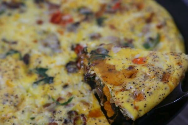 This easy one-pan BLT Frittata from CookingInStilettos.com is packed with the classic flavors of bacon, spinach and tomatoes along with mushrooms and cheese for the perfect breakfast, brunch or dinner bite | @CookInStilettos