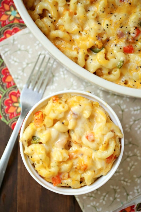 Delicious Dishes Recipe Party - Favorite Comfort Foods - Veggie Loaded Mac & Cheese from Slap Dash Mom | CookingInStilettos.com