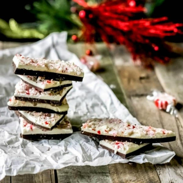 Delicious Dishes Recipe Party - Peppermint Recipes - Peppermint Bark from a Mom's Take | CookingInStilettos.com