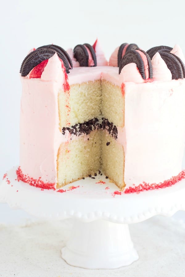 Delicious Dishes Recipe Party - Peppermint Recipes - Peppermint Oreo Crunch Cake from Cookie Dough and Oven Mitt | CookingInStilettos.com