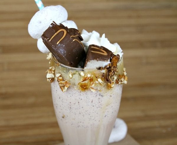 Delicious Dishes Recipe Party - Frozen Treats - Salted Caramel Pretzel Extreme Shake from Momma D Jane | CookingInStilettos.com