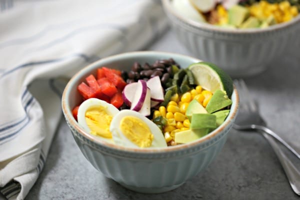 This Southwestern Style Farro Breakfast Bowl is packed with flavor and is fabulous for brunch, make-ahead lunch or when you want breakfast for dinner! Farro | Southwestern | Grain Bowl | Breakfast Bowl | Poblanos | Avocado | Vegetarian