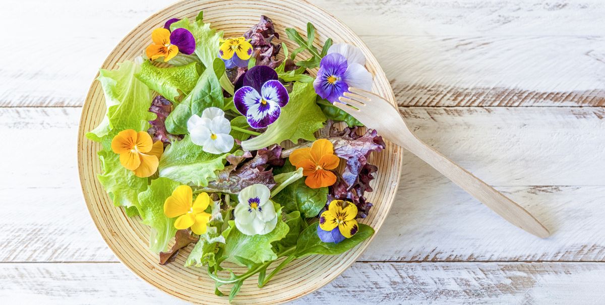 A Beginner's Guide To Using Edible Flowers In Baking And Desserts ...
