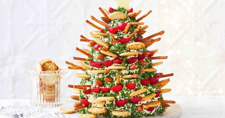 Christmas Tree Appetizer on Crackers